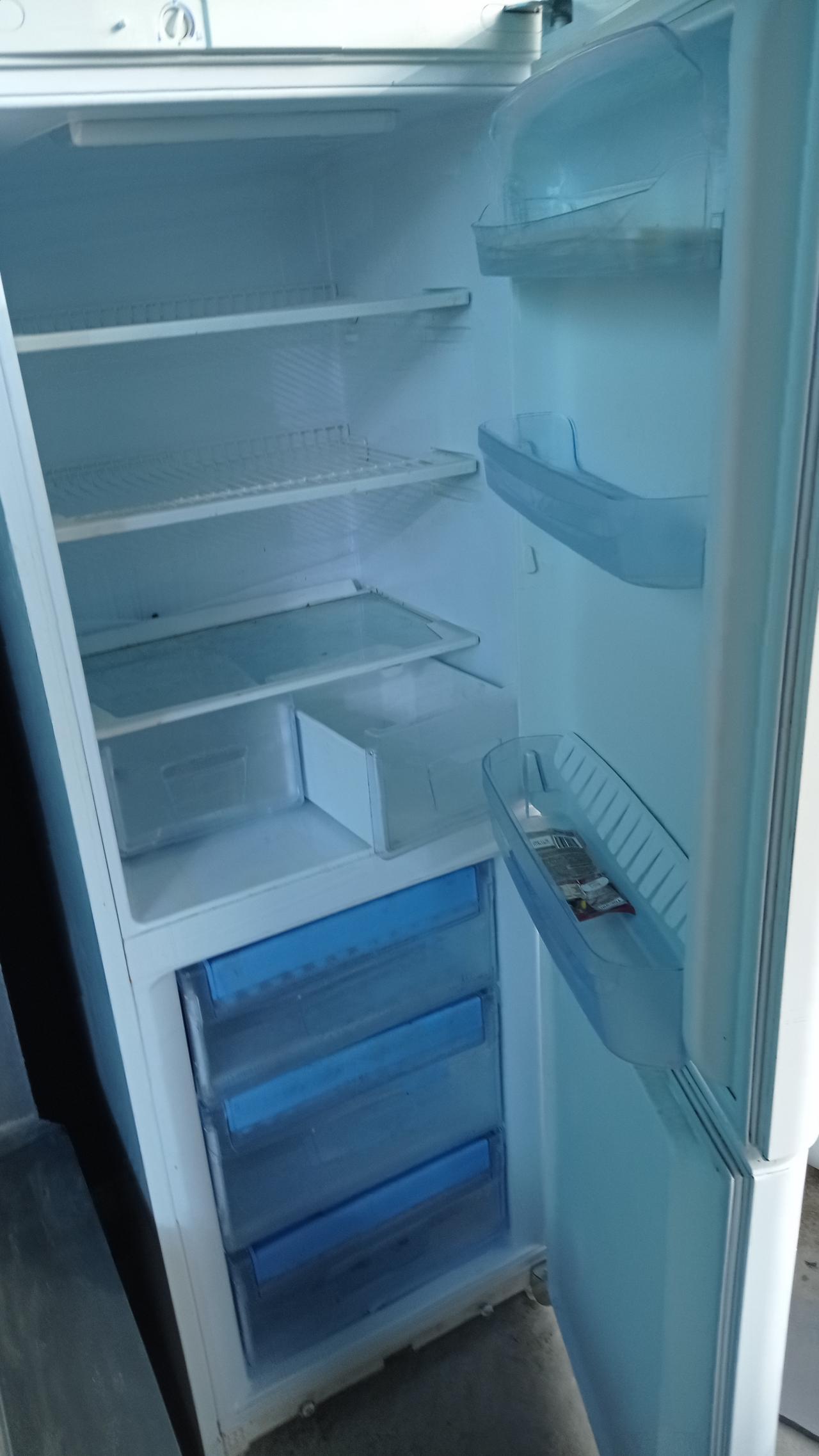 Холодильник Индезит - картинка